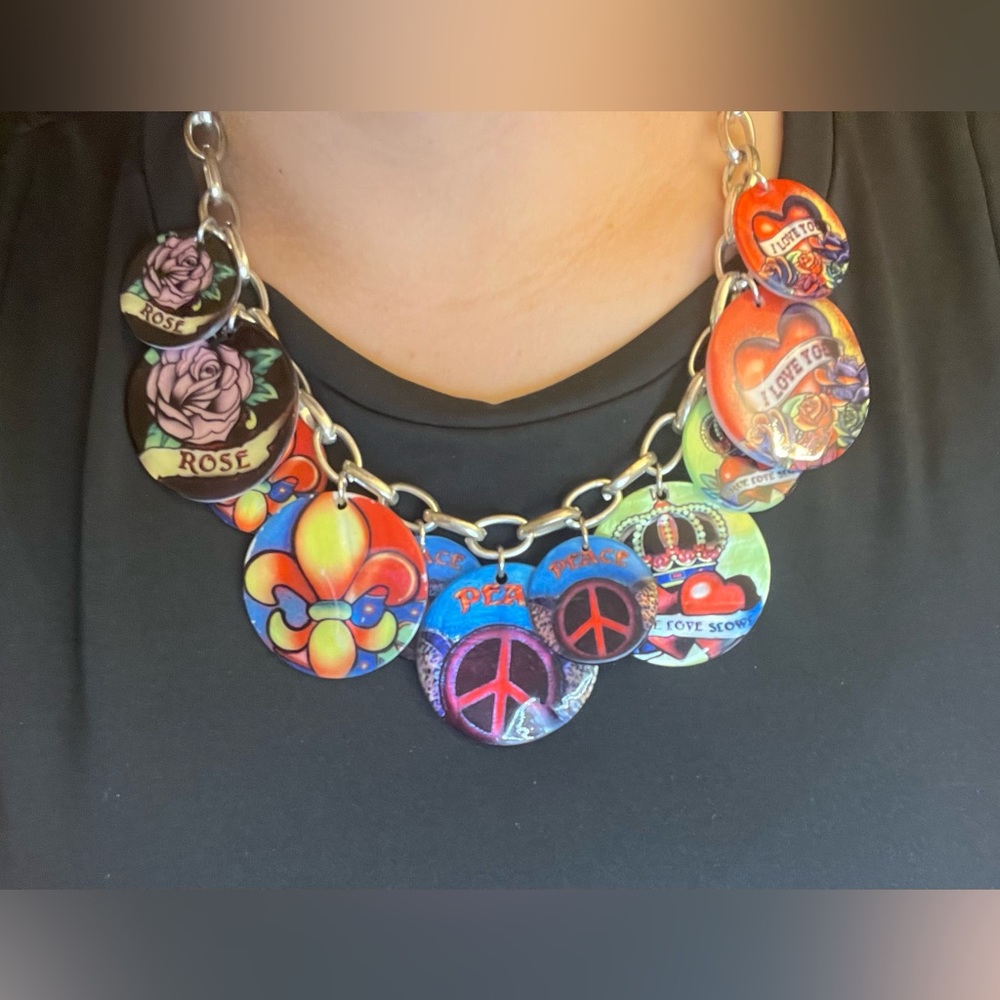 Very Unique Shell Necklace - Picture 3 of 5